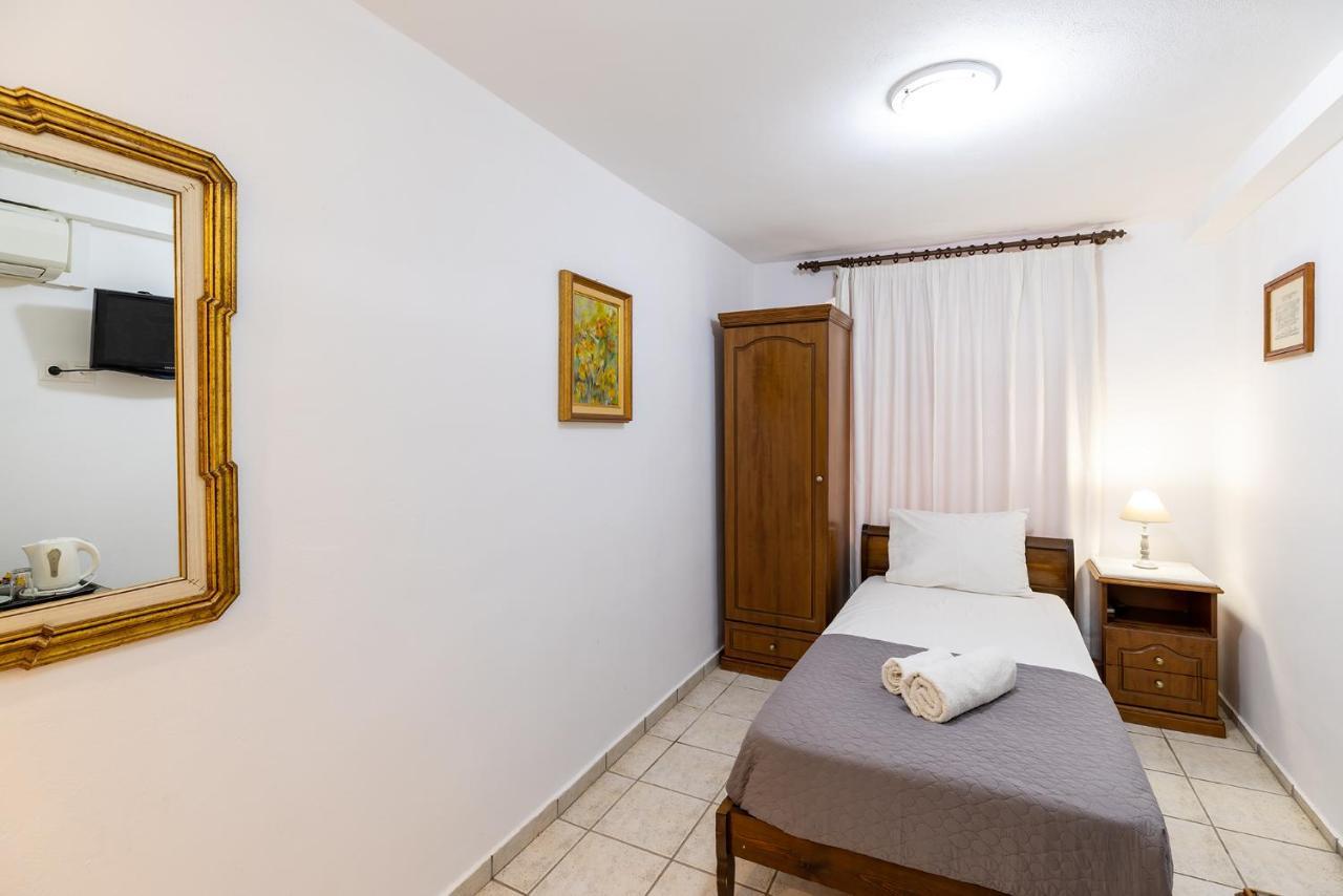Achilleas Pension Hydra  Esterno foto