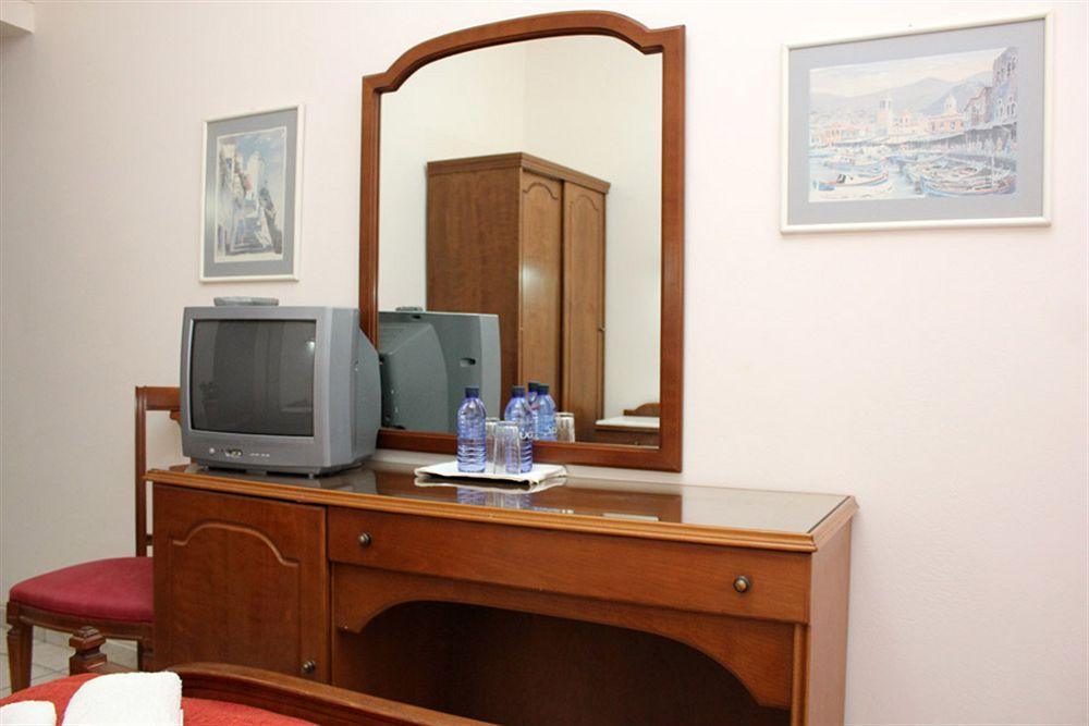 Achilleas Pension Hydra  Esterno foto