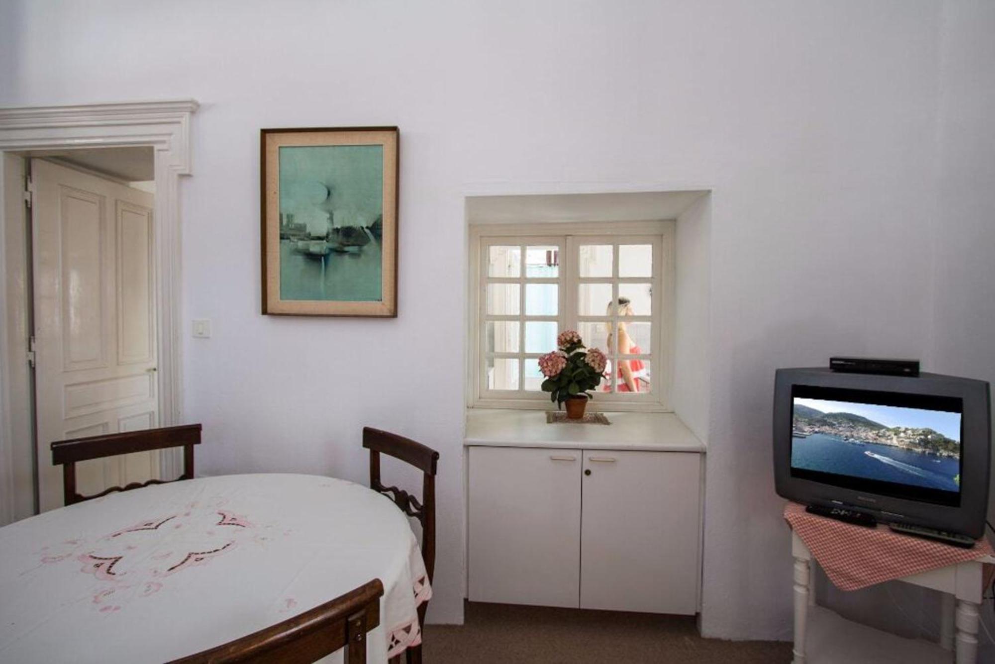 Achilleas Pension Hydra  Esterno foto