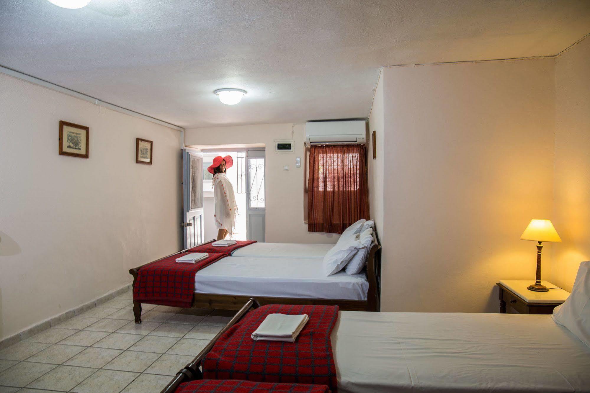 Achilleas Pension Hydra  Esterno foto